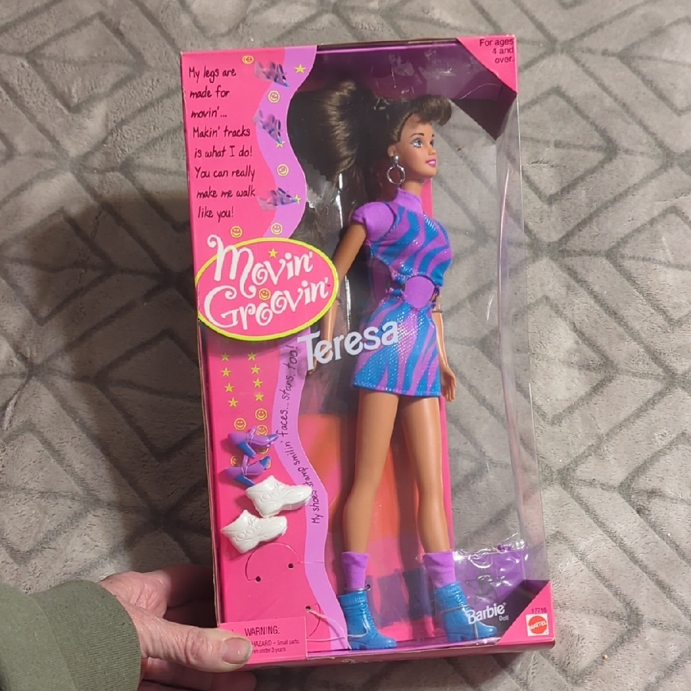 vintage‎ 1997 Mattel Barbie Movin' Groovin' Teresa doll (#17716) original box